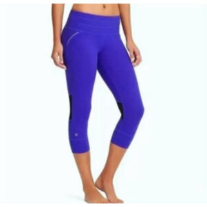 NWT Athleta Relay Capri size XS cobalt blue UPF 50+ wicking breathable reflectiv